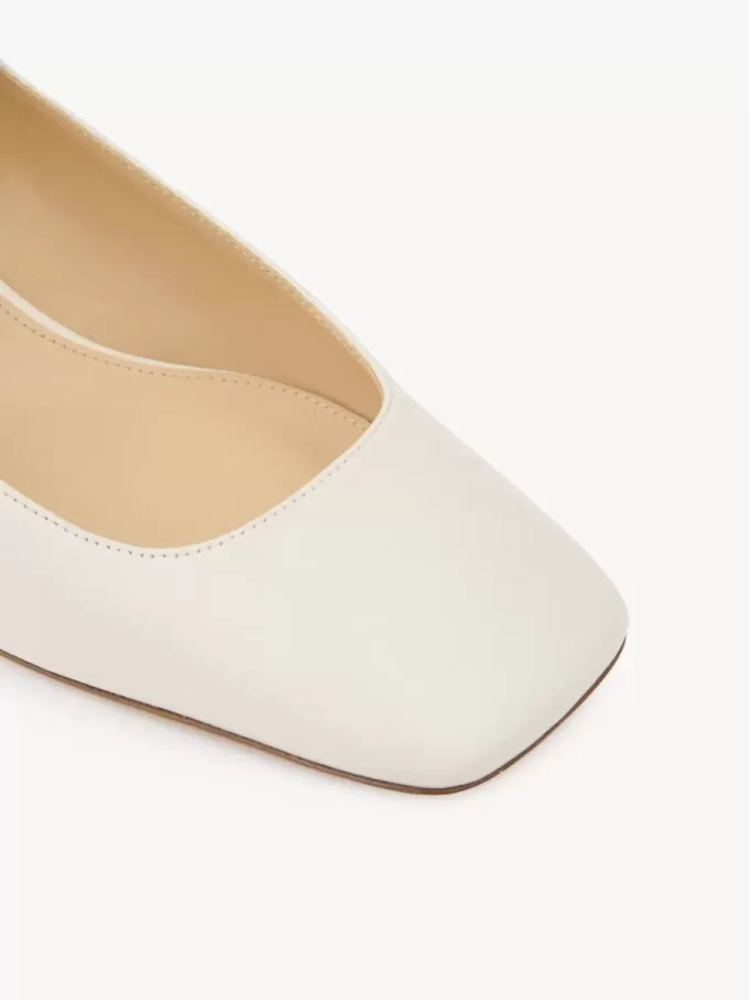 Chloé Charms pump