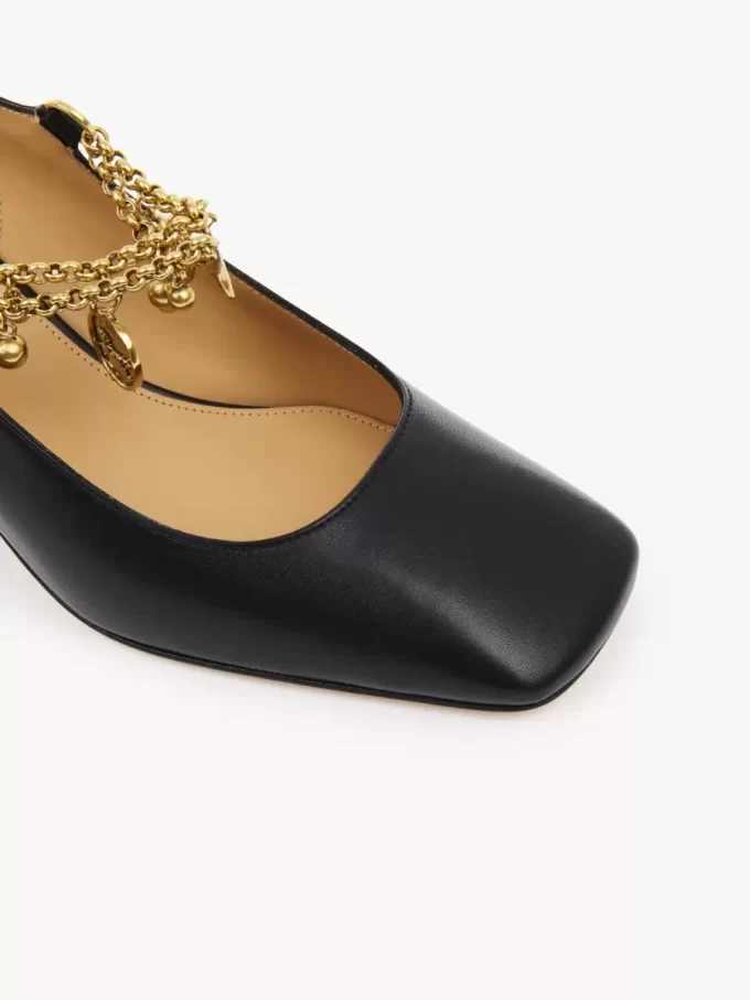 Chloé Charms pump
