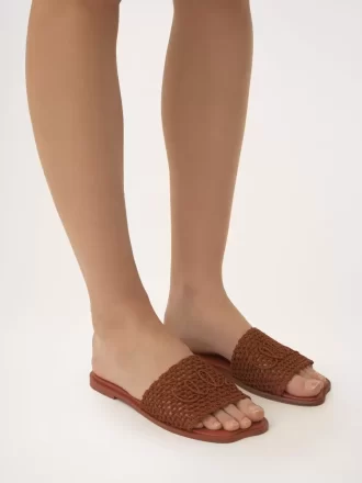 Chloé Soleil slide