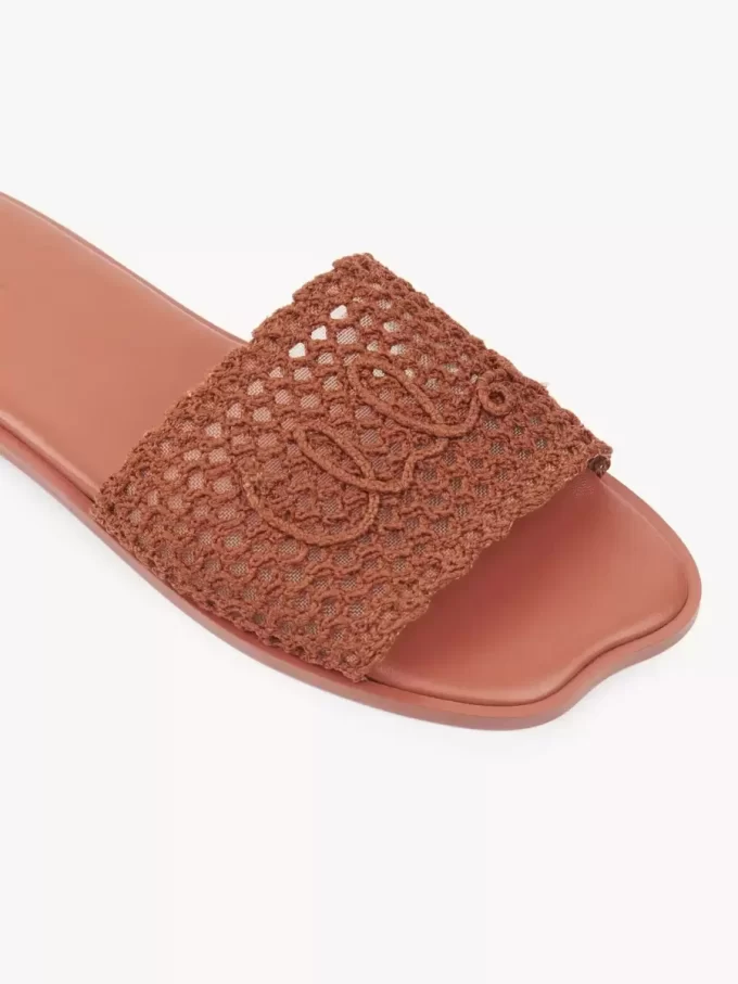 Chloé Soleil slide