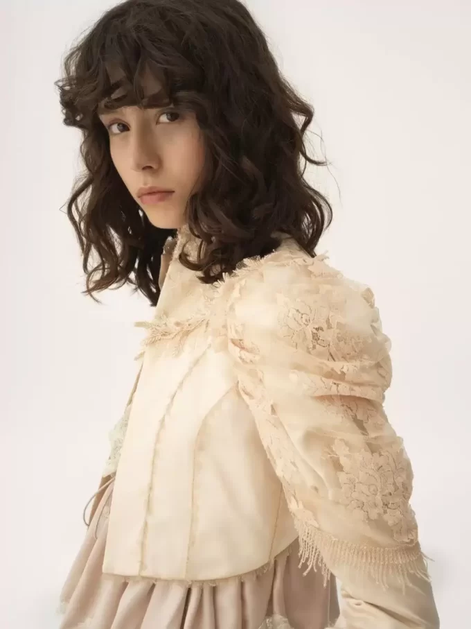 Cropped fitted jacket in silk duchess satin & lace