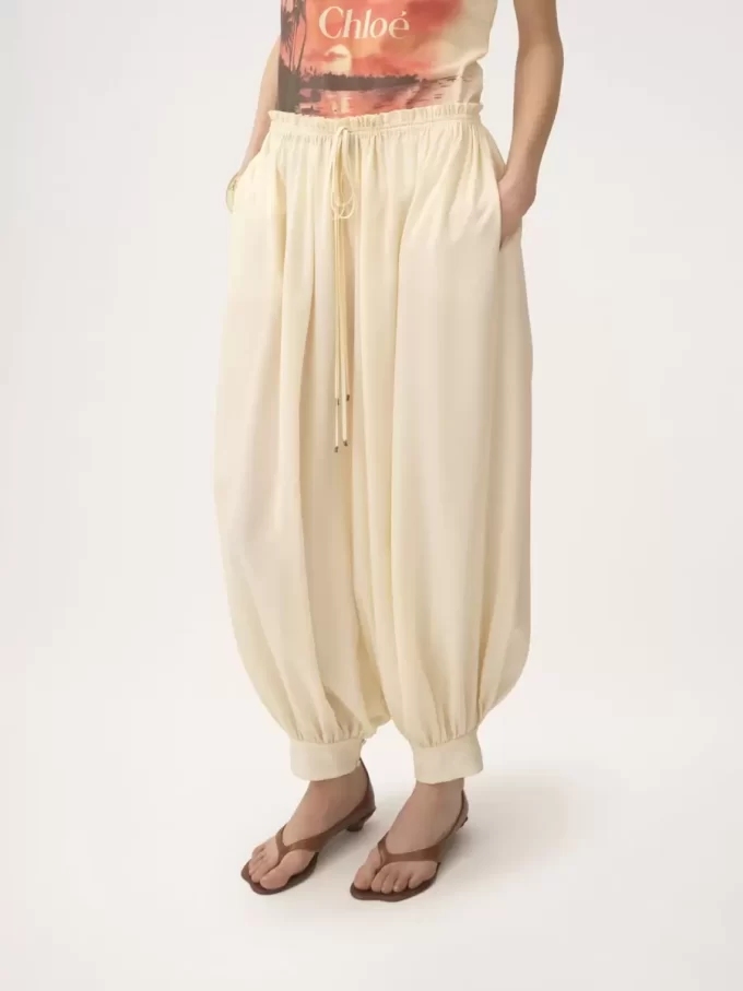 Cropped fluid pants in crêpe de chine