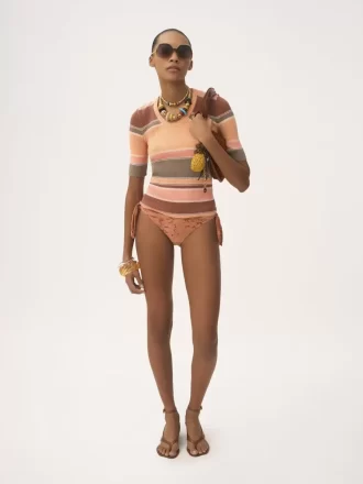 Elbow-sleeve fitted logo top in cotton knit