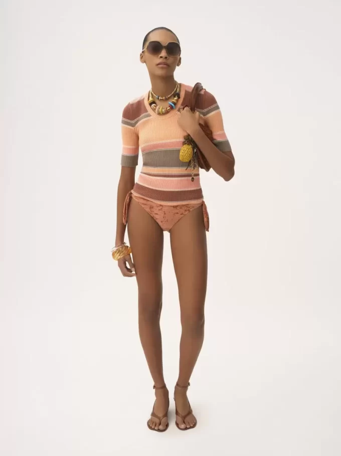 Elbow-sleeve fitted logo top in cotton knit