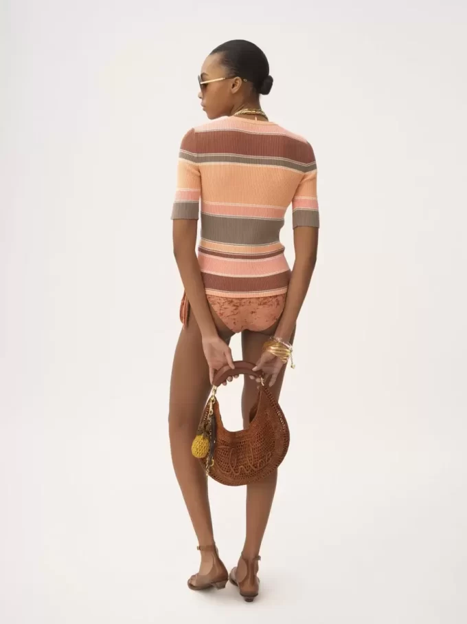 Elbow-sleeve fitted logo top in cotton knit