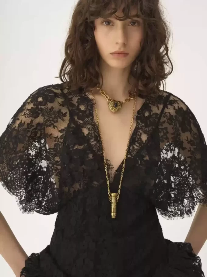 Fitted ruffle top in lace