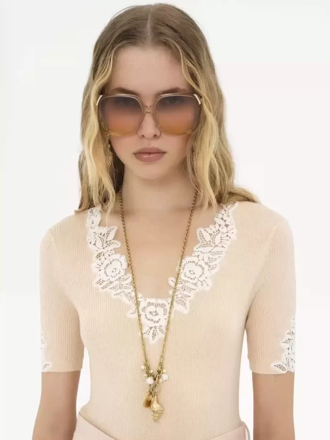 Fitted short-sleeve top in guipure lace wool knit