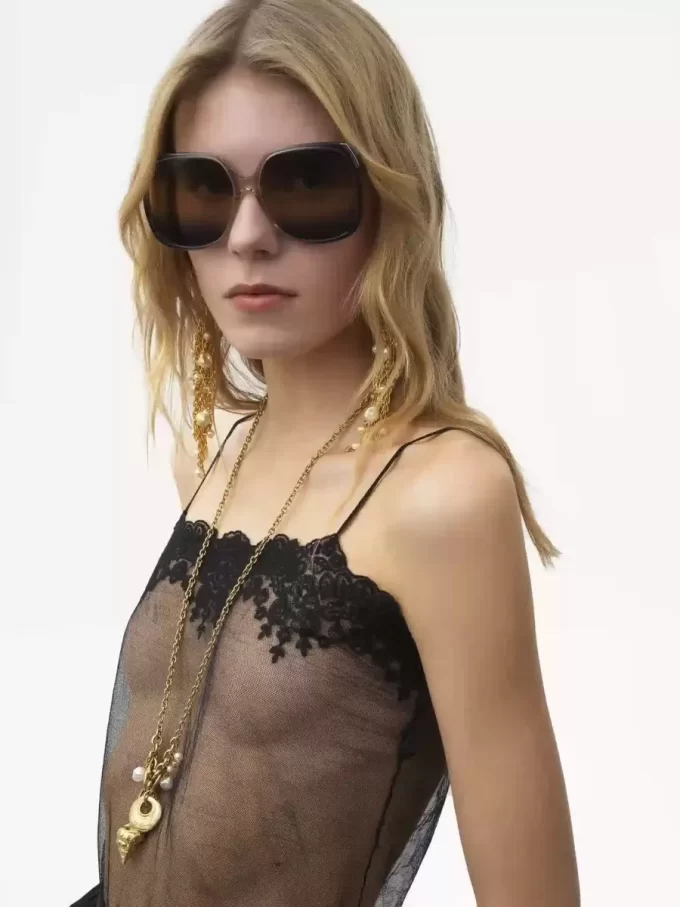 Fitted tank top in embroidered lace