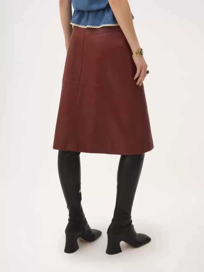Knee-length skirt in leather