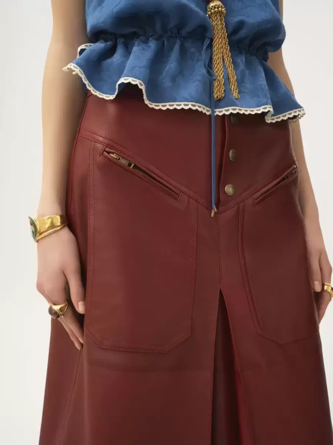 Knee-length skirt in leather