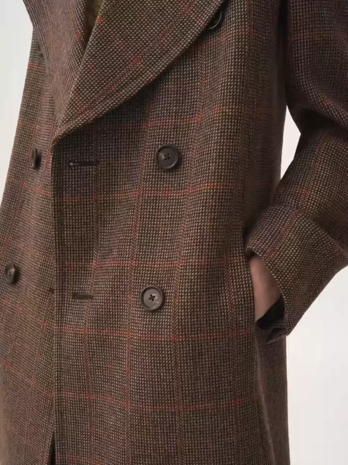 Long double-breasted coat in check wool
