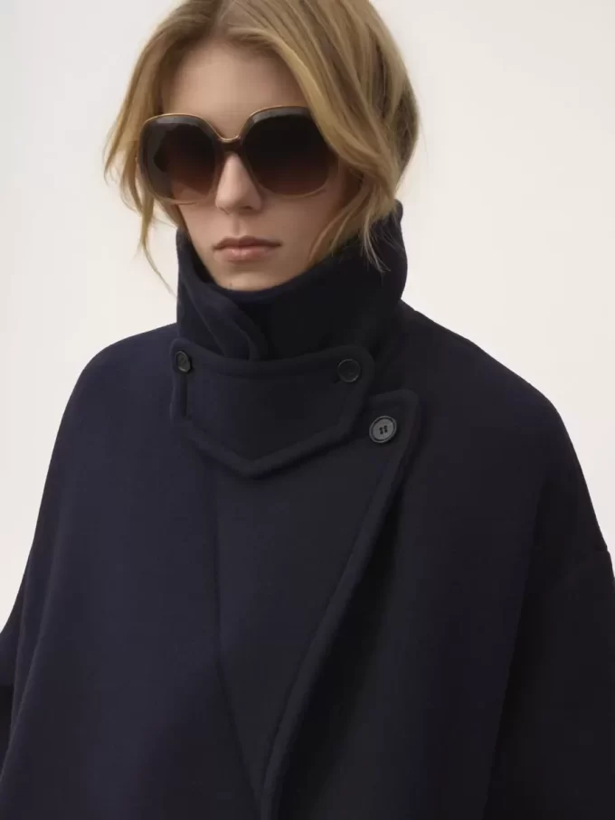 Oversized double-breasted coat in wool