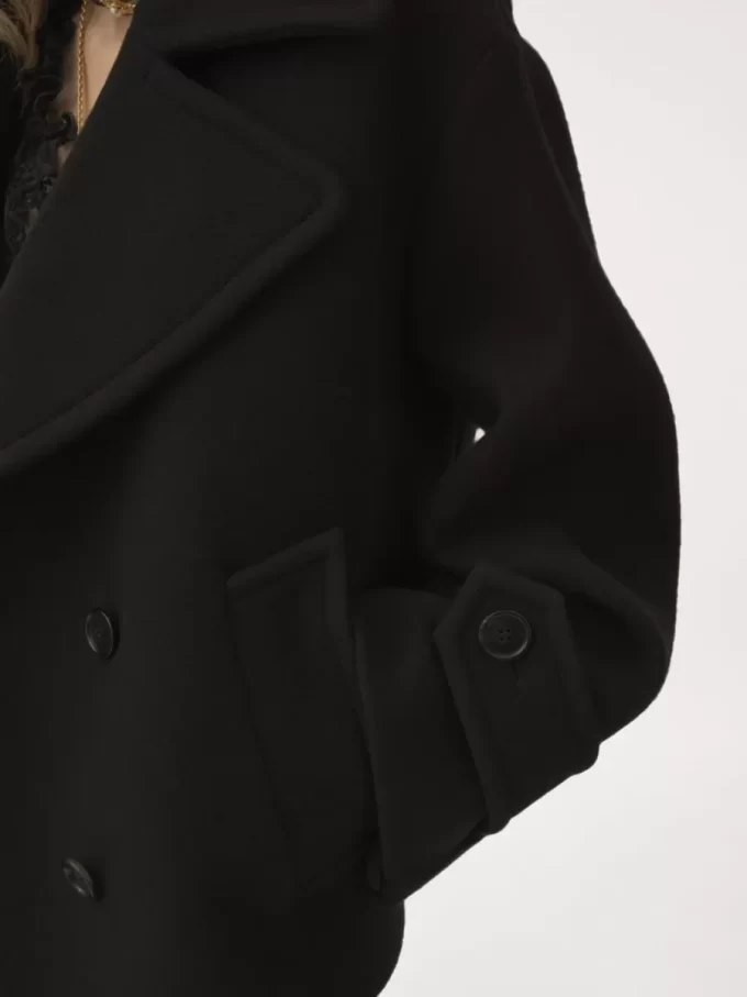 Oversized short coat in wool