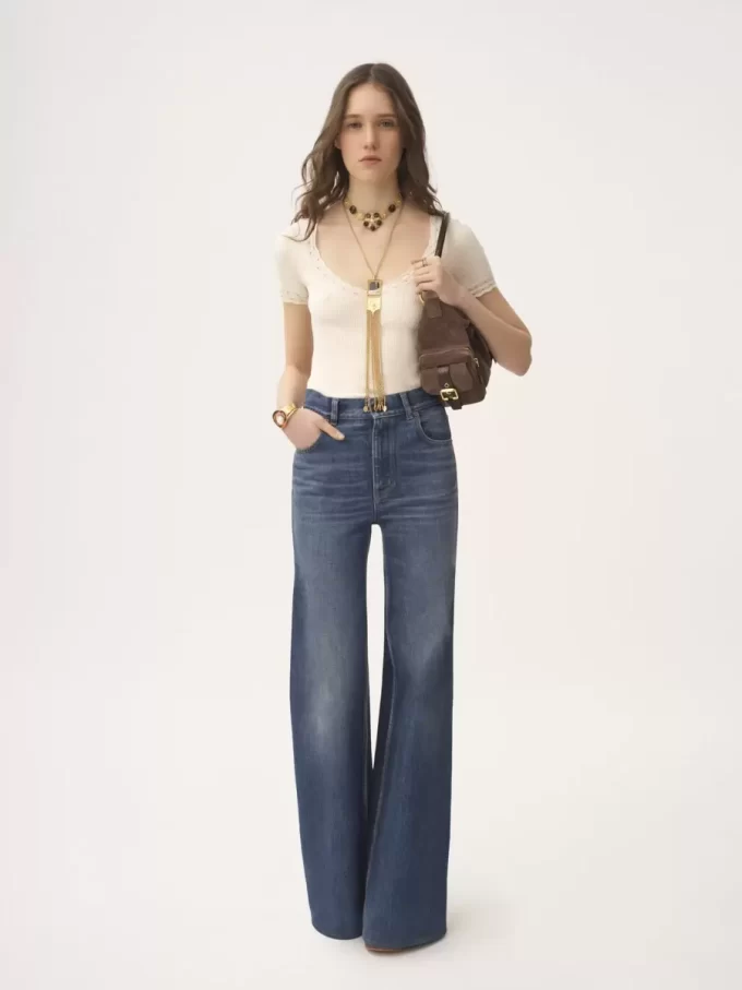 Scoop-neck fitted top in a wool knit & lace