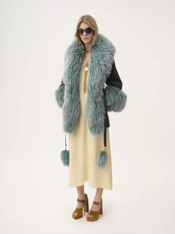 Short coat in leather Short coat in leather