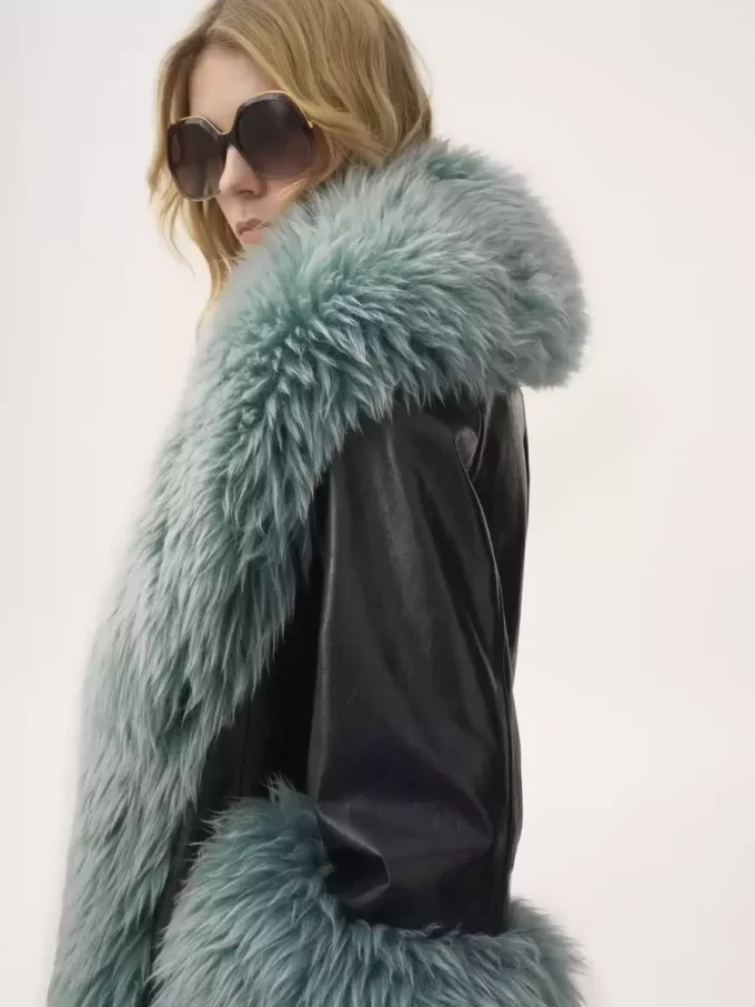 Short coat in leather Short coat in leather