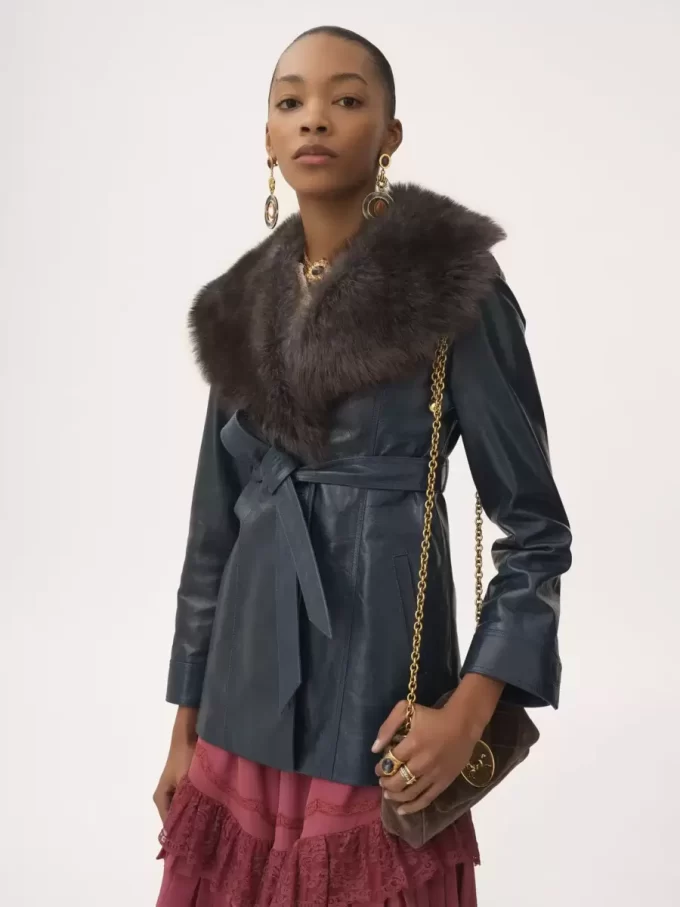 Short coat in leather