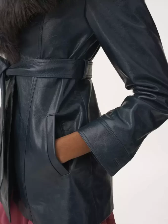 Short coat in leather