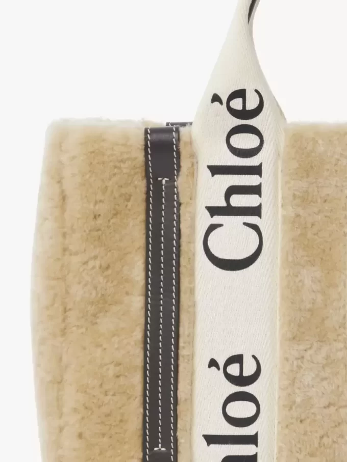 Small Woody tote bag in shearling