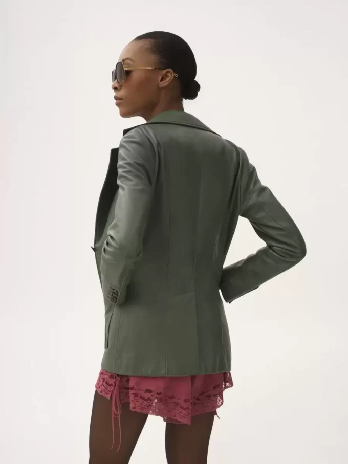 Tailored jacket in leather