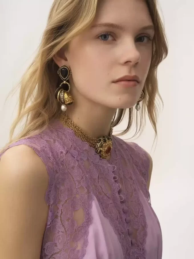 The Chloé Antique Pearls earrings