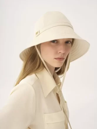 The Chloé Breeze bucket hat in cotton The Chloé Breeze bucket hat in cotton