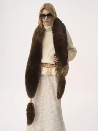 The Chloé Chain Tails scarf in shearling