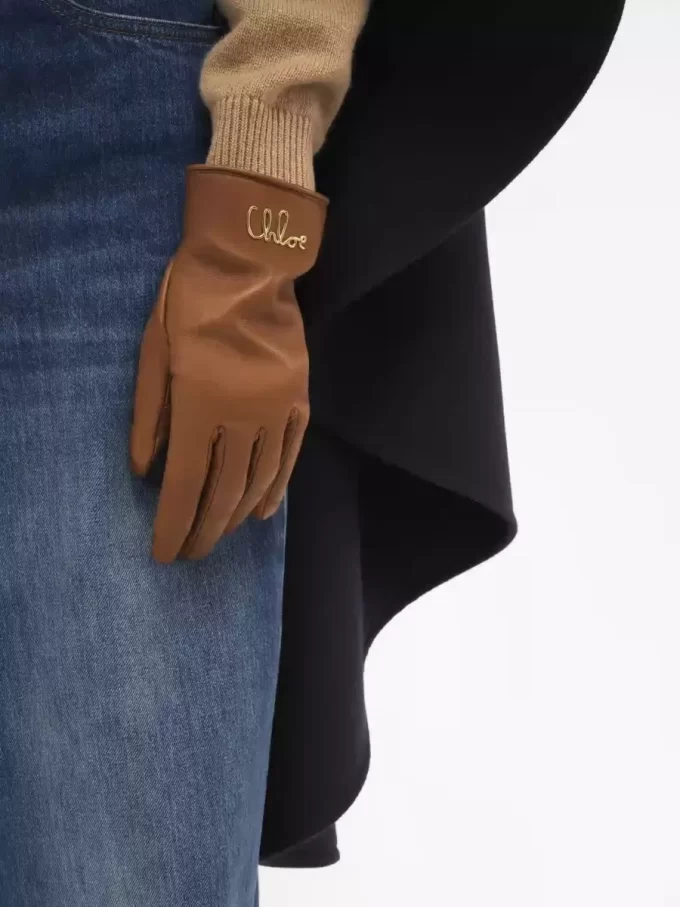 The Chloé Iconic gloves in leather