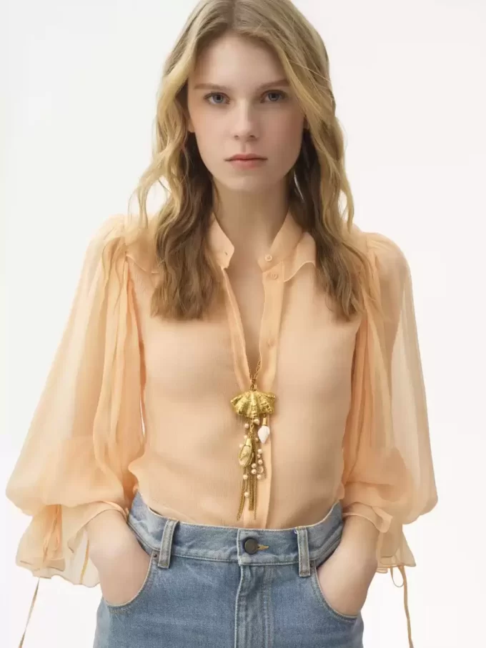 The Chloé Shells pendant necklace