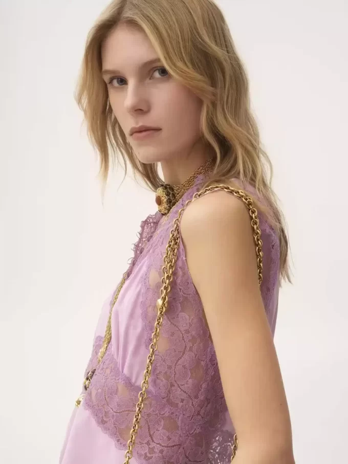 V-neck top in crêpe de chine & lace